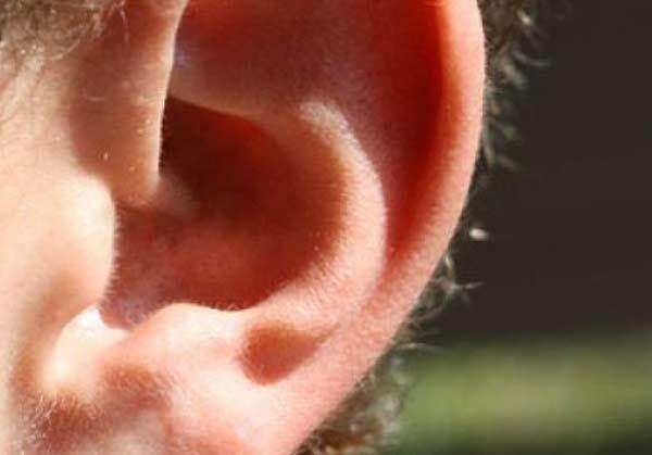 مو، روی لاله گوش نشانه چیست؟