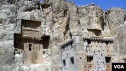 بی‌توجهی به آثار باستانی ایران و بحرانی شدن معضل فرونشست زمین؛ محوطه باستانی نقش رستم شکاف خورد