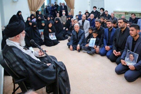 تشییع باشکوه شهدا نشان داد که ملت ایران زنده است/ مردمی‌بودن بارزترین ویژگی‌ شهدای حادثۀ اخیر است