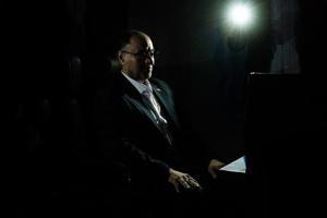 قطع برق ستاد انتخابات هنگام ثبت نام وحید حقانیان برای انتخابات ریاست جمهوری  - Gooya News