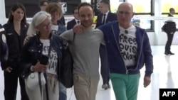 یک شهروند فرانسوی پس از آزادی از زندان در ایران وارد پاریس شد