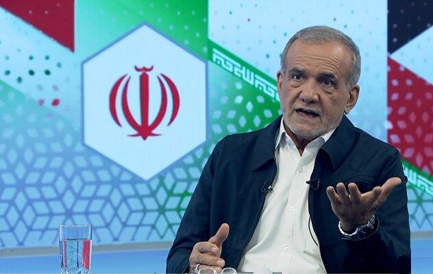 پزشکیان: کسانی که می‌گویند همه مسائل را می‌دانند، مردم را فریب می‌دهند