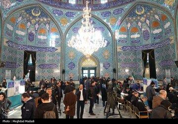 عکس پرحاشیه از پسری جوان در صف رای حسینه ارشاد/ این عکس از پربازدیدترین و حاشیه‌سازترین عکس‌ها در توییتر شد