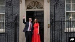 نخست‌وزیر جدید بریتانیا با تعهد به «احیا و بازسازی کشور» وارد خانه شماره ۱۰ خیابان داونینگ می‌شود