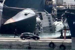  ناوشکن ارتش جمهوری اسلامی به طور مرموزی واژگون شد  - Gooya News