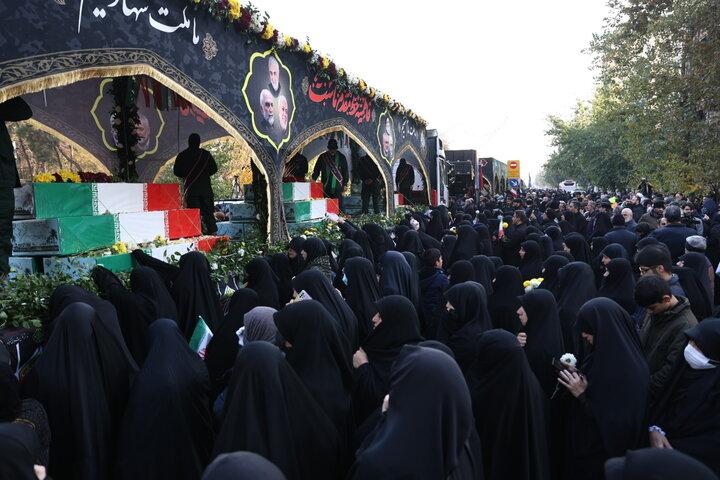 تشییع پرشکوه پیکر ۱۰۰ شهید گمنام در تهران